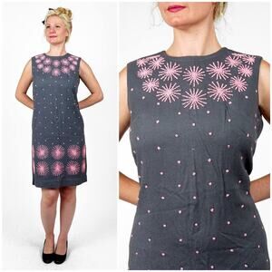 Vintage 1960s Gray Shift Dress w/ Pink Beaded Firework Flower by Joe Daniels | M